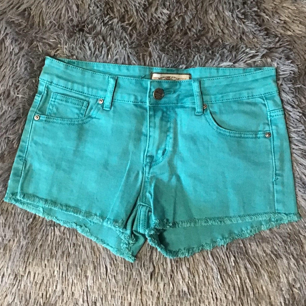 NWOT Iris Jeans Teal Denim Ladies Shorts Crochet Pocket Detail Sz M